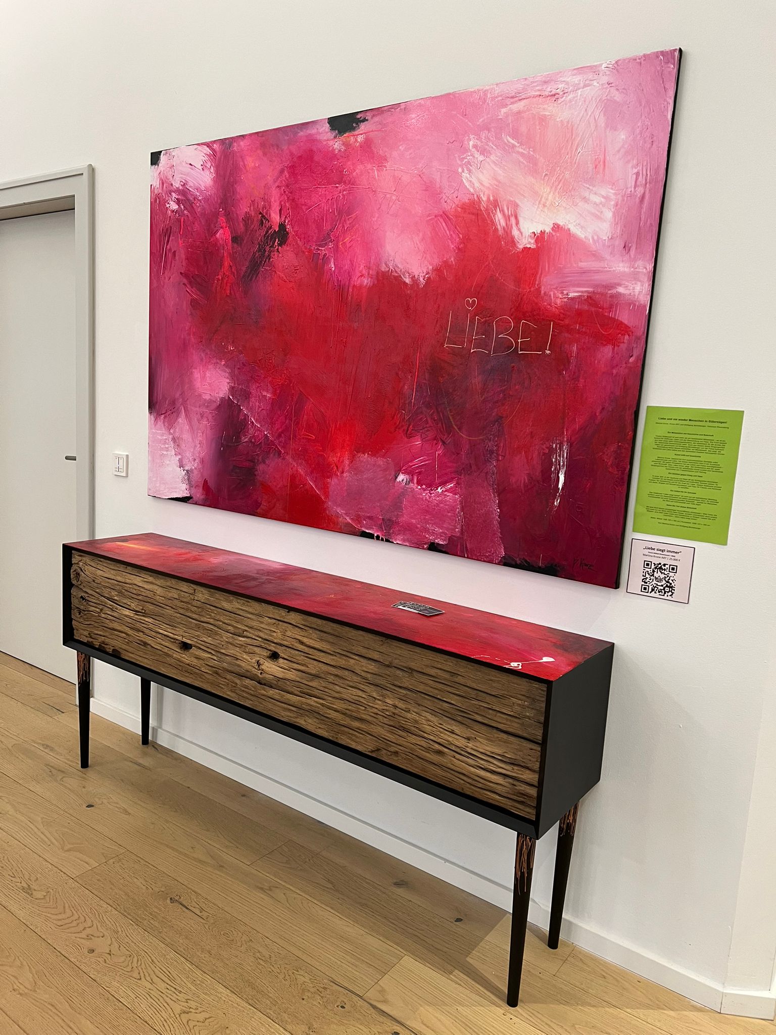 Kunst-Möbel Unikat: "Liebe siegt immer"